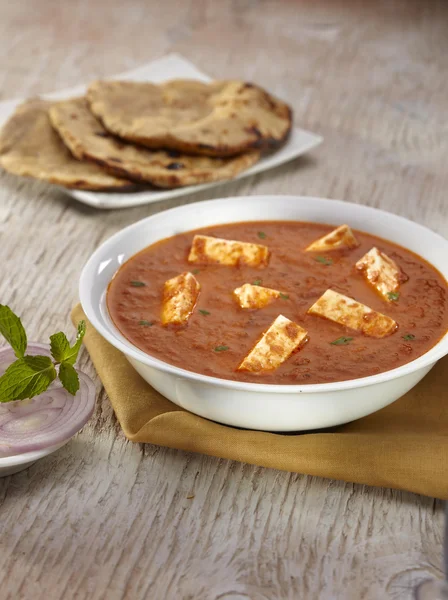 Roti ile paneer Tikka Masala köri