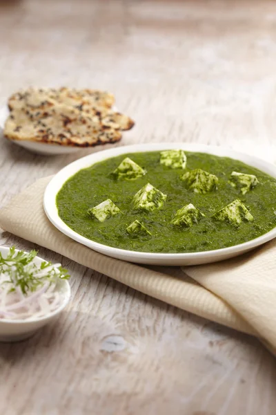 Palak paneer soße mit nan — Stockfoto