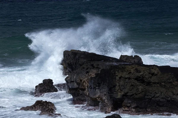 Vlny a kameny na pláži Gris Gris — Stock fotografie