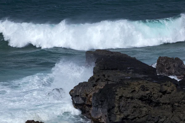 Ondas e pedras na praia de Gris Gris — Fotografia de Stock