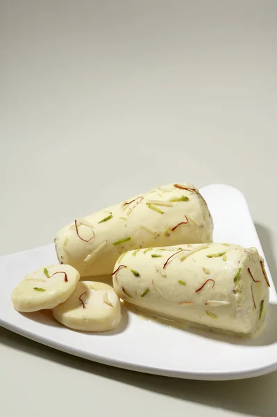 Indická zmrzlina v desce — Stock fotografie