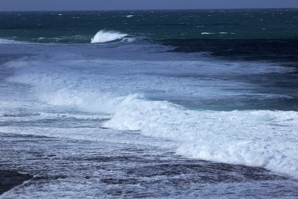 Κύματα και πέτρες στην παραλία Gris Gris — Φωτογραφία Αρχείου