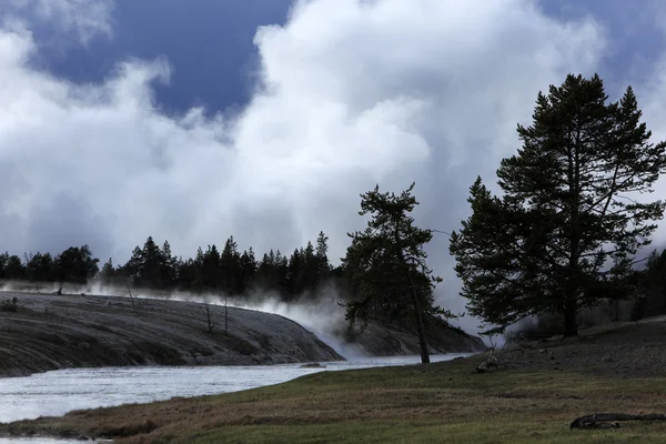 Éruption du geyser à Yellowstone — Photo