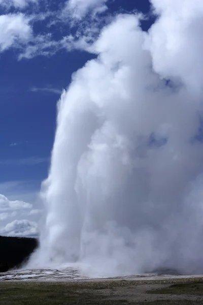 Magnifique geyser à Yellowstone — Photo