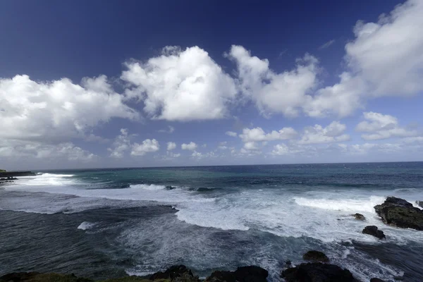 Olas y piedras en la playa Gris Gris —  Fotos de Stock