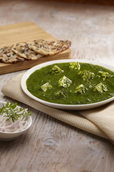 Palak Paneer gravy with nan — Stock Photo, Image