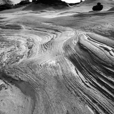 Nehir yatağında kaya oluşumu