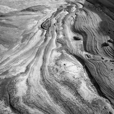 Nehir yatağında kaya oluşumu