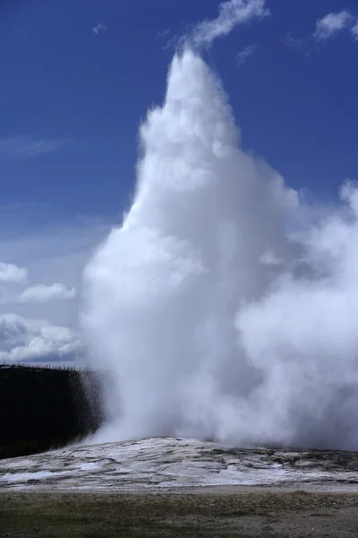 Gejzer w Parku Narodowym Yellowstone — Zdjęcie stockowe