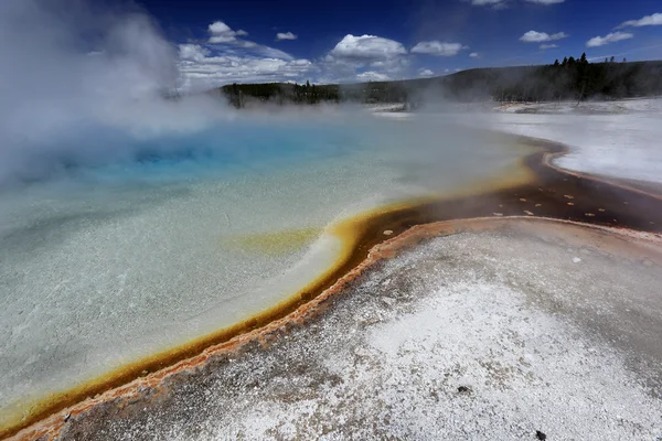 Geyser au parc national Yellowstone — Photo