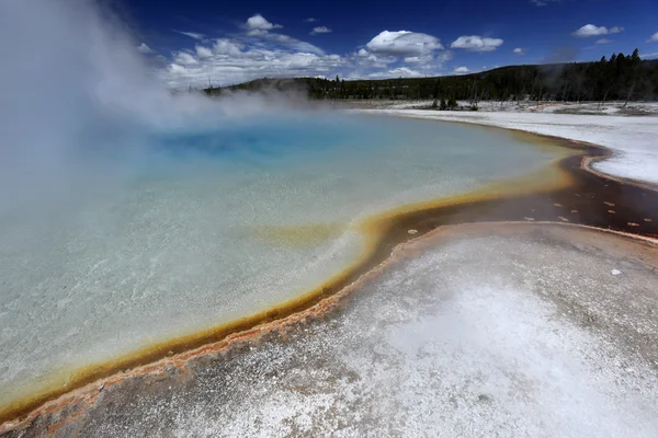 Geyser au parc national Yellowstone — Photo