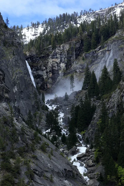 ヨセミテ国立公園の滝 — ストック写真