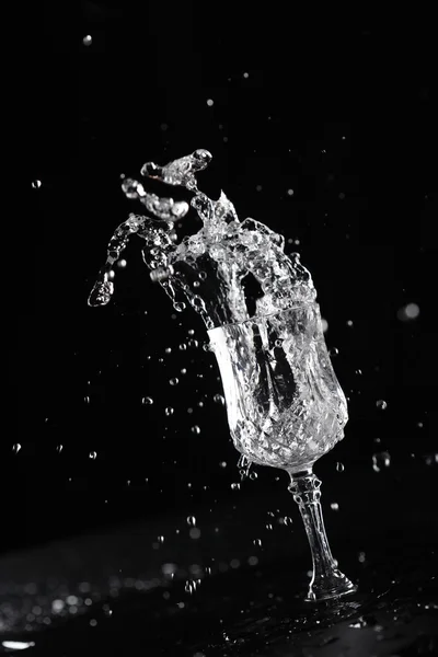 Water pour with splash