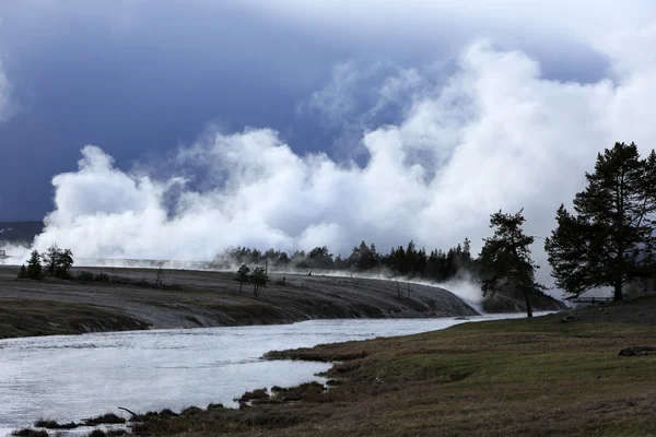 Geyser au parc national Yellowstone — Photo