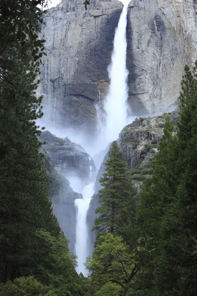 Waterfall at Yosemite national park — Stock Photo, Image