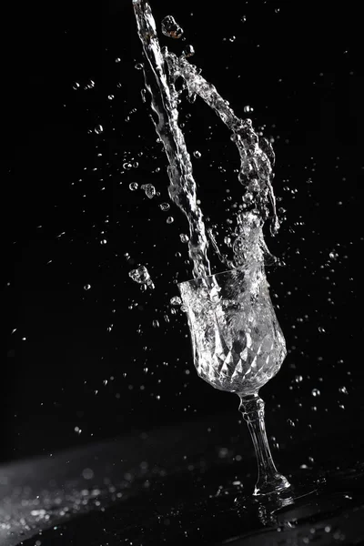 유리에 물이 튀기다 — 스톡 사진