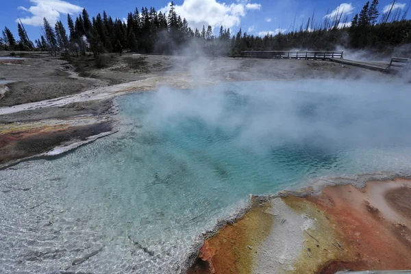 Geyser de couleur marine Aqua — Photo