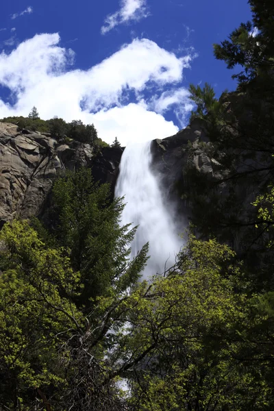 Wodospad w Parku Narodowym Yosemite — Zdjęcie stockowe