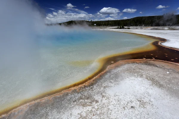 Geyser au parc national Yellowstone — Photo