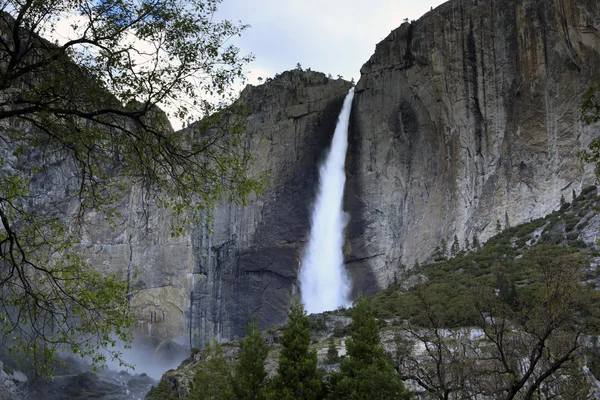 Водоспаду в національному парку Йосеміті — стокове фото