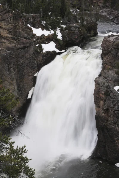 Przepiękny wodospad w Yellowstone — Zdjęcie stockowe