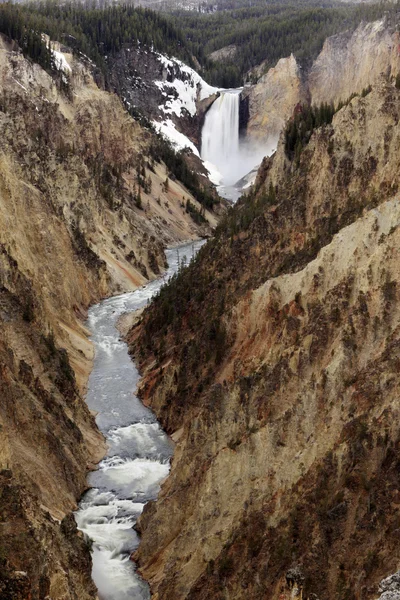 Sanatçı noktada şelale