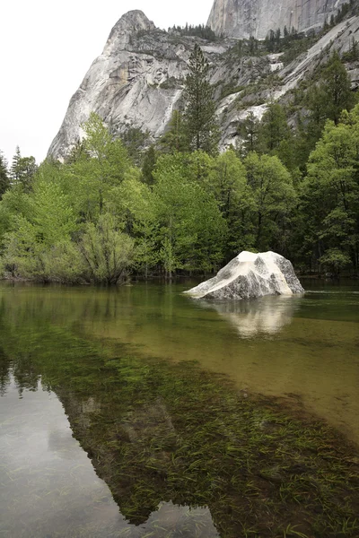 Mirror Lake, Yosemite national park — Stock Photo, Image