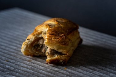 Sosisli rulo siyah arkaplan 