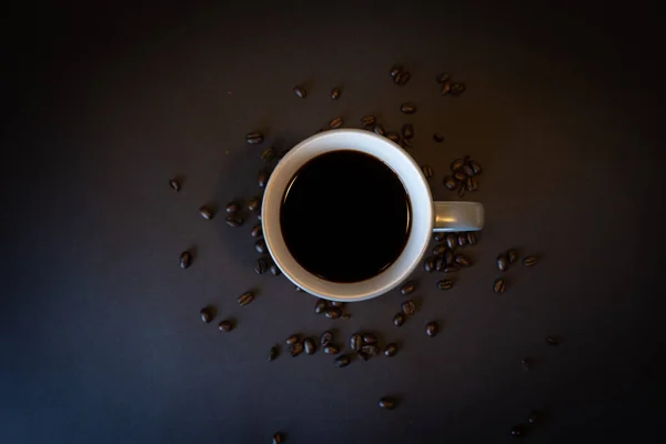 Coffee Cup Black Background Dikelilingi Membeli Biji Kopi — Stok Foto