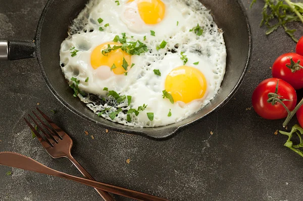 Huevos Revueltos Para Desayuno Huevos Fritos Una Sartén Desayuno Tradicional — Foto de Stock