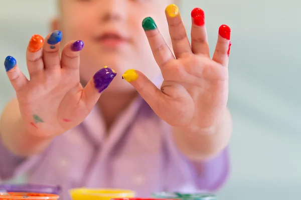 Ragazzo disegna vernici — Foto Stock