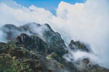 Hindistan-Çin 'deki en yüksek dağın zirvesinde Vietnam SaPa Fansipan Dağı