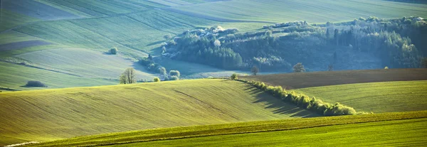 Primavera in Slovacchia. April Sunny Hills. Panorama della campagna — Foto Stock