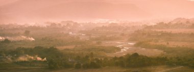 Eylül 'deki Carpathian köyü.