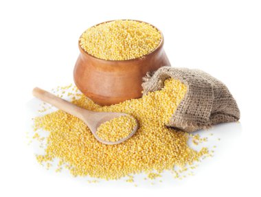 Kase ve bir çanta içinde çiğ çiğ darı