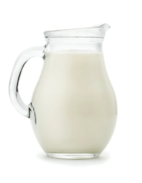 Přirozené plnotučné mléko ve skleněné konvici — Stock fotografie