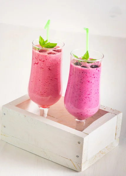 Raspberry and blackberry dairy smoothies — ストック写真