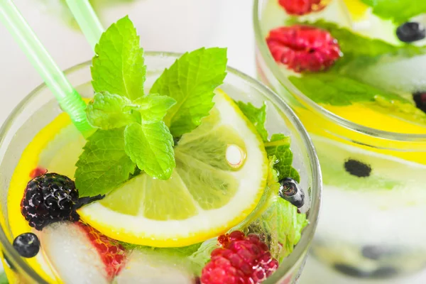Refreshing lemonade — Stock Photo, Image
