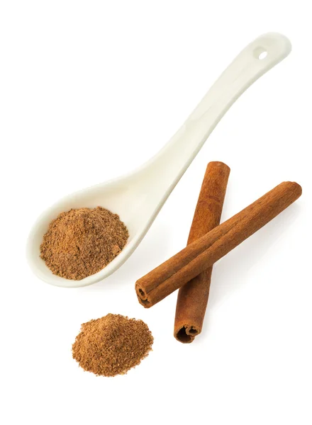 Ground cinnamon in a white ceramic spoon — Stock Fotó