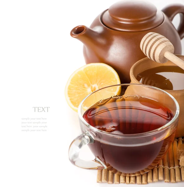 Black tea in a transparent glass cup — Stock Photo, Image