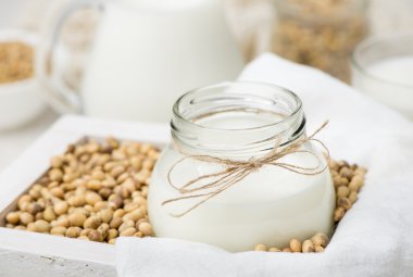 Soya sütü ve soya fasulyesi