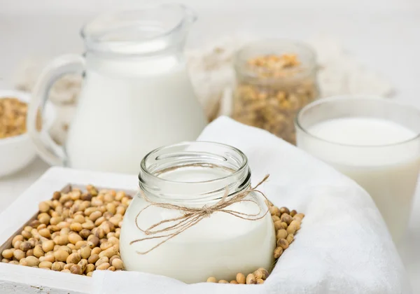 Lait de soja dans un bocal en verre — Photo