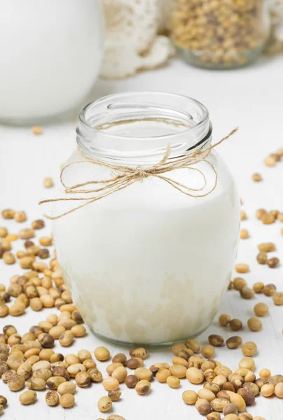 Соєве молоко в скляній банці — стокове фото
