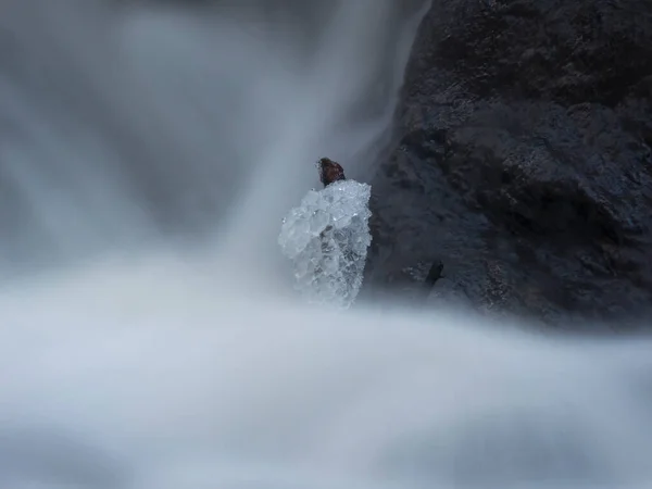 Vue Débit Rocheux Rivière Avec Glace — Photo