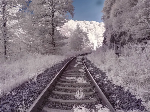 Τονισμένη Εικόνα Του Τοπίου Σιδηροδρομικό Και Γαλάζιο Ουρανό — Φωτογραφία Αρχείου