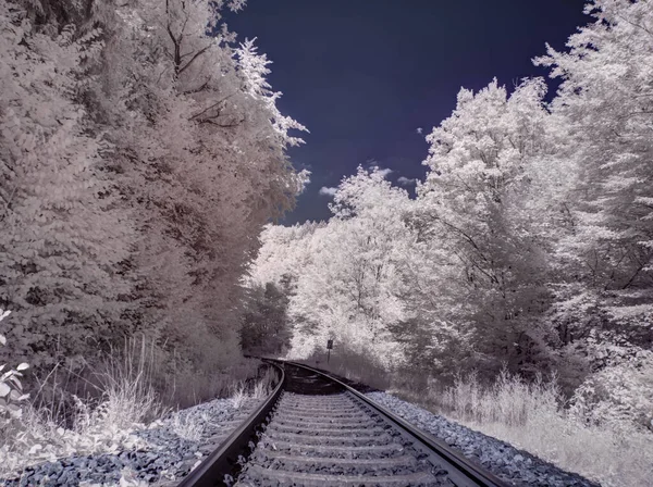 Тонизированный Пейзаж Железнодорожным Голубым Небом — стоковое фото