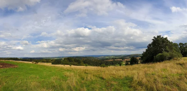 Schilderachtig Panorama Uitzicht Het Natuurlijke Landschap Onder Een Bewolkte Hemel — Stockfoto