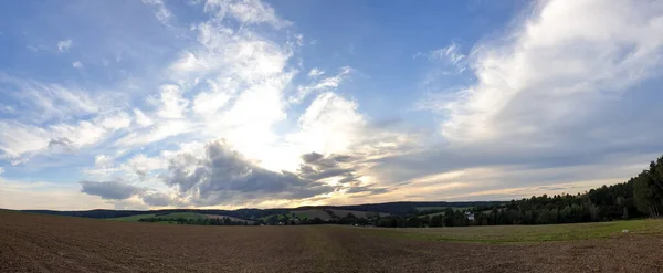 Schilderachtig Panorama Uitzicht Het Natuurlijke Landschap Onder Een Bewolkte Hemel — Stockfoto