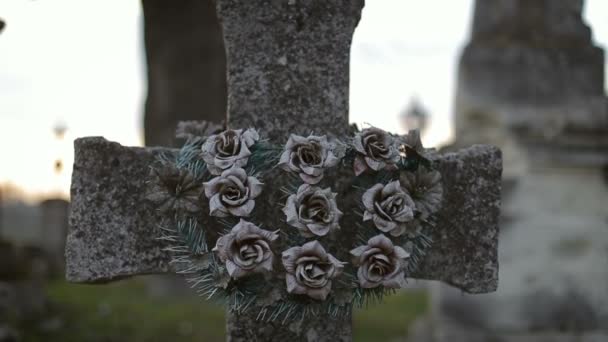 Ancient Crosses with Old Wreath — Stock Video