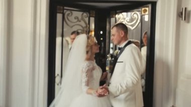 Gelin ve Damat Düğün önce ayna kapı
